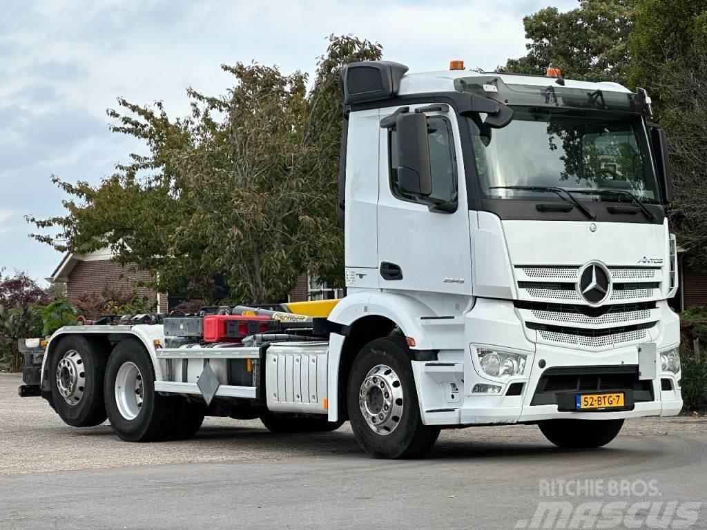 Mercedes-Benz Antos 2545!!EUR6 HAAK/ABROLLKIPPER!!KNICKARM!! Vrachtwagen met containersysteem