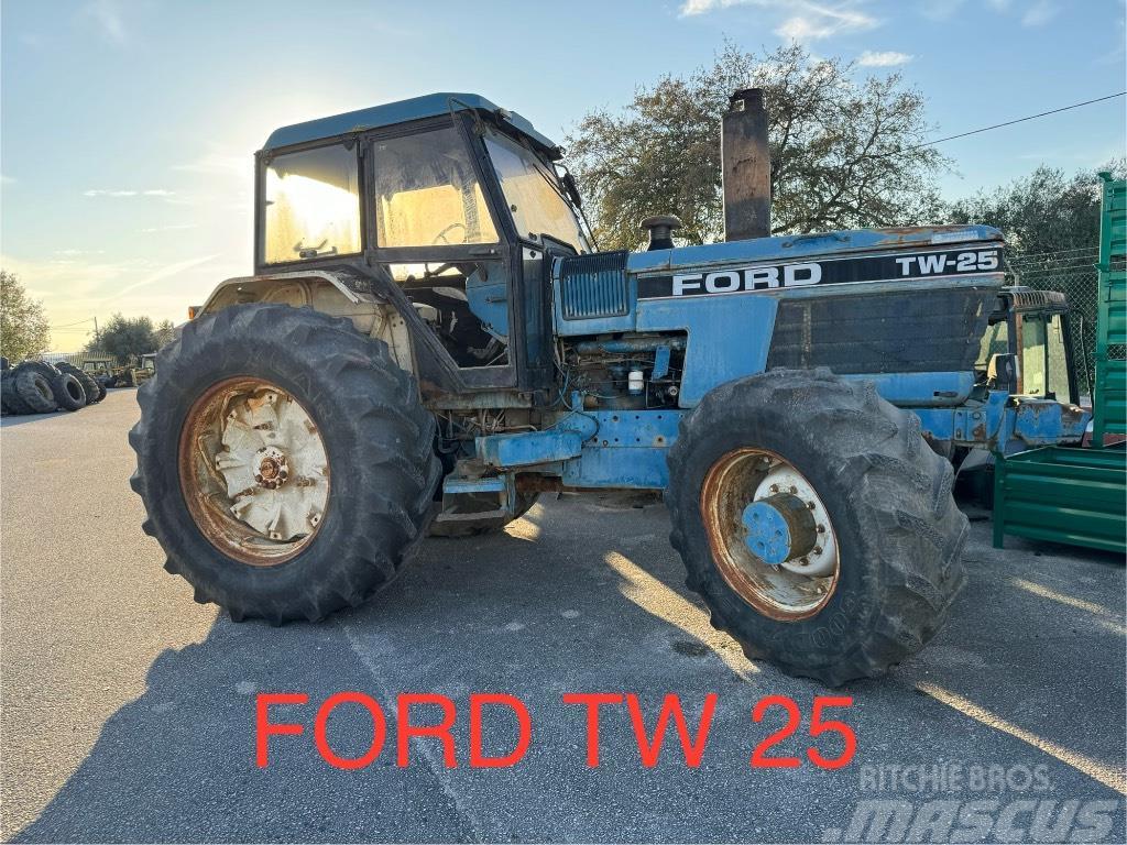 Ford / New Holland TW25 Tractoren