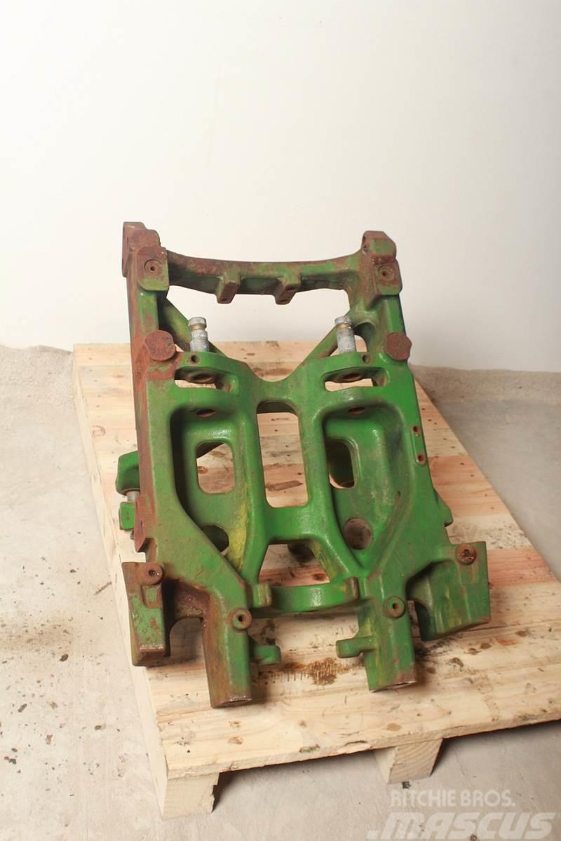 John Deere 7530 Front axle support Chassis en ophanging