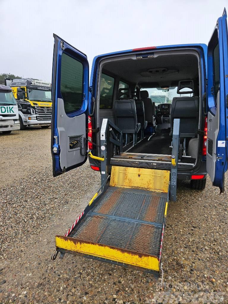 Volkswagen Crafter 2.5 TDI with lift for wheelchair Minibussen