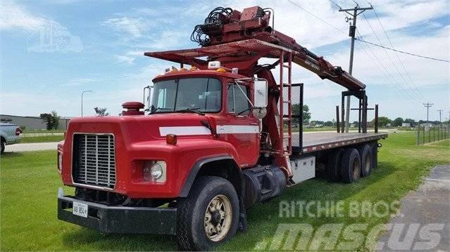 Mack RB690S Boom Truck Anders