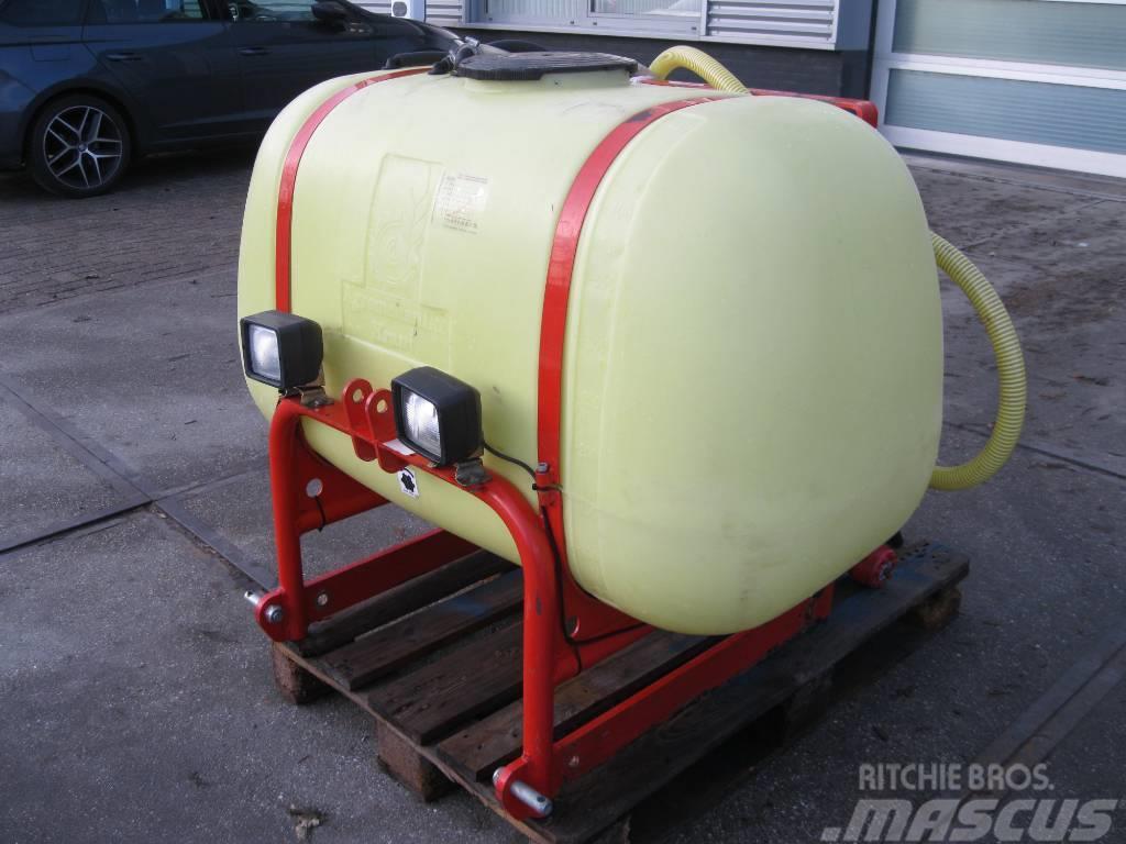 Agromehanika 400 liter tank in frame Bemestings spuiten