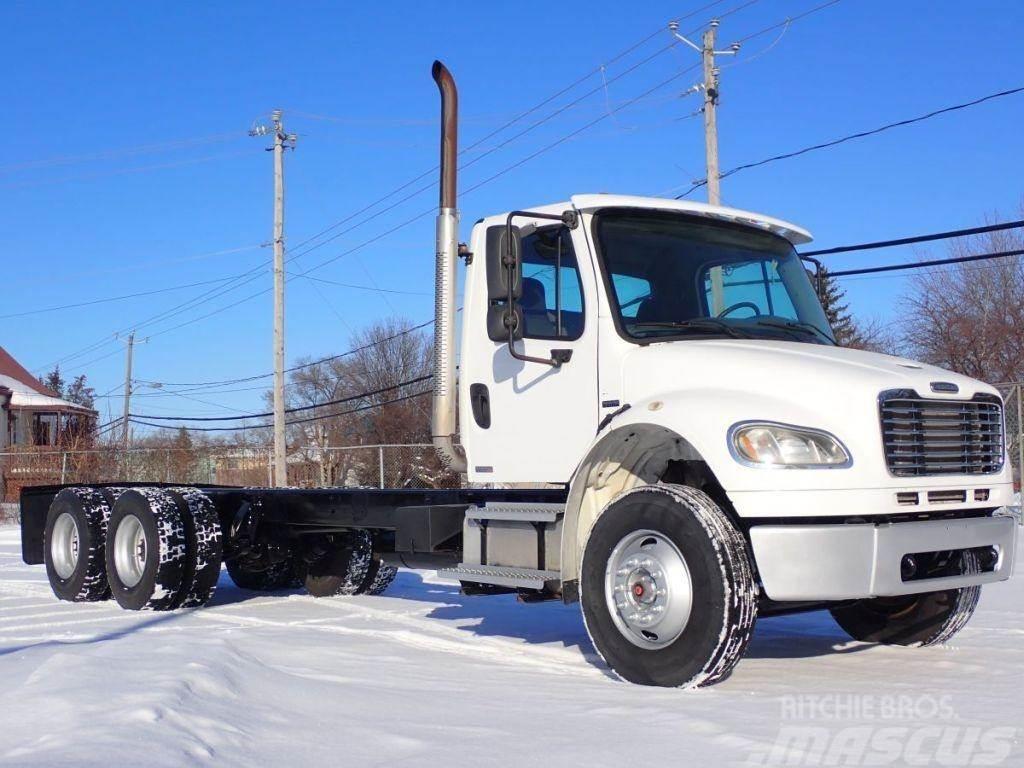 Freightliner M2106 Chassis met cabine