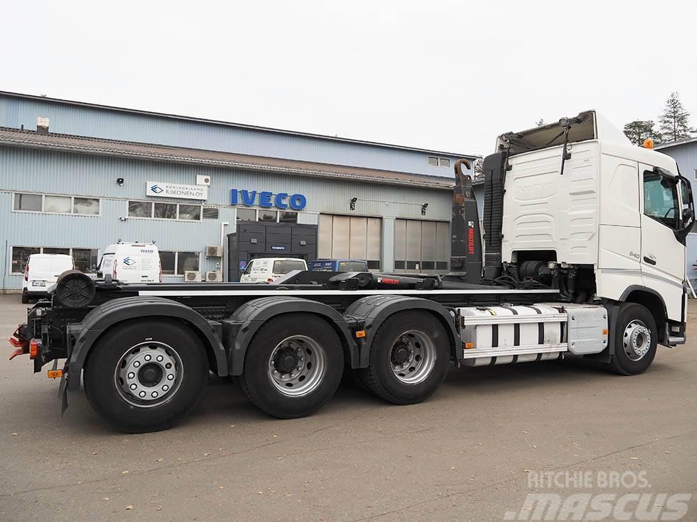 Volvo FH Vrachtwagen met containersysteem