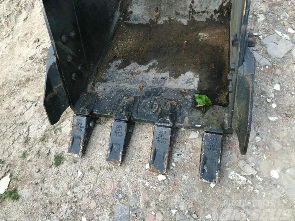  Excavator Bucket Large 60 mm pins £650 plus vat £7 Overige componenten
