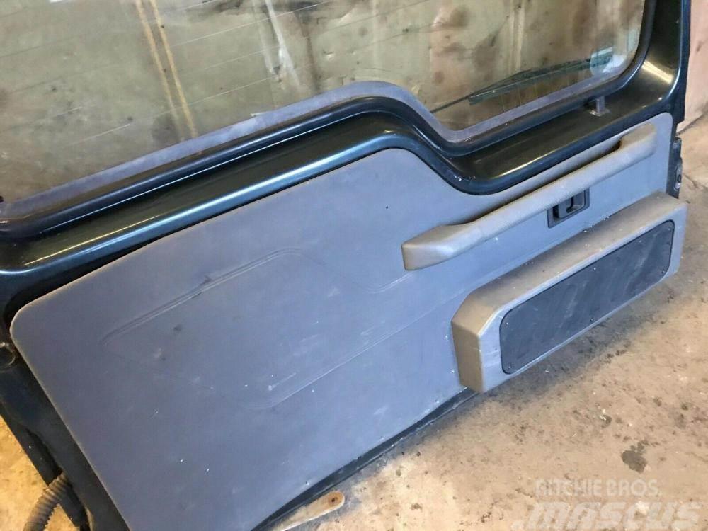 Land Rover Discovery 300 TDi rear door complete £90 Anders