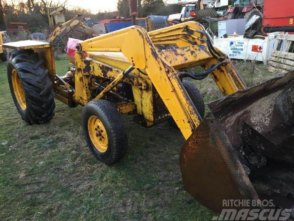Massey Ferguson 135 Loader tractor £1750 Voorladers en gravers