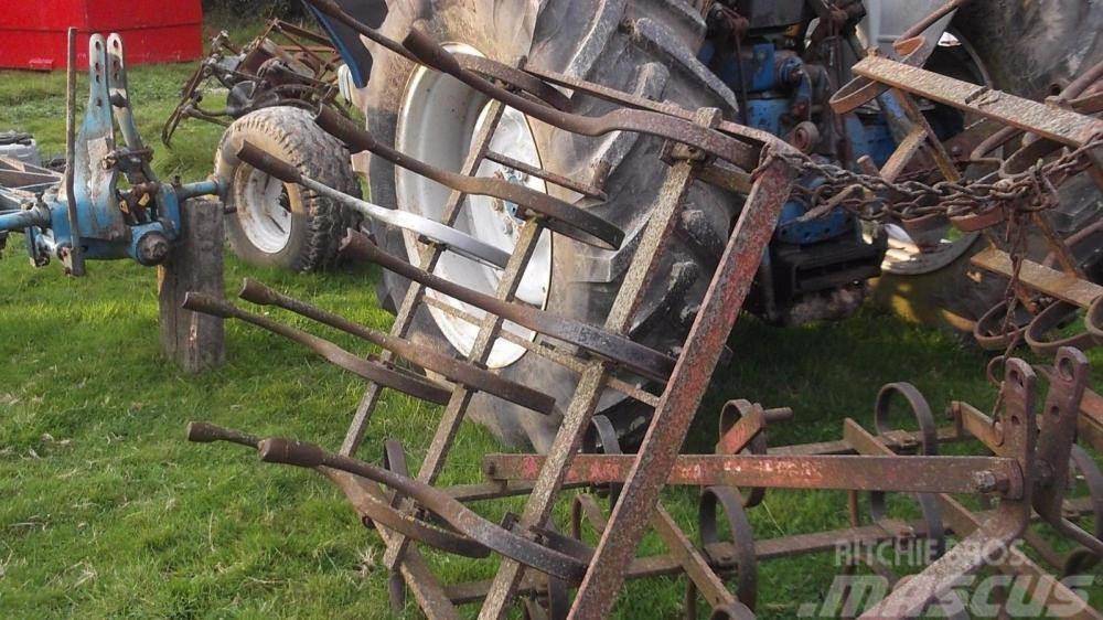 Massey Ferguson folding cultivator £375 Cultivatoren