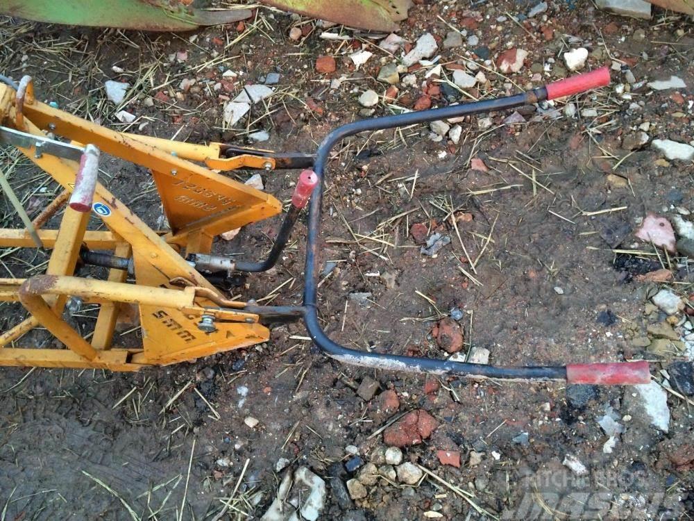 Probst manual operated wheeled hydraulic crane £250 plus  Overige componenten