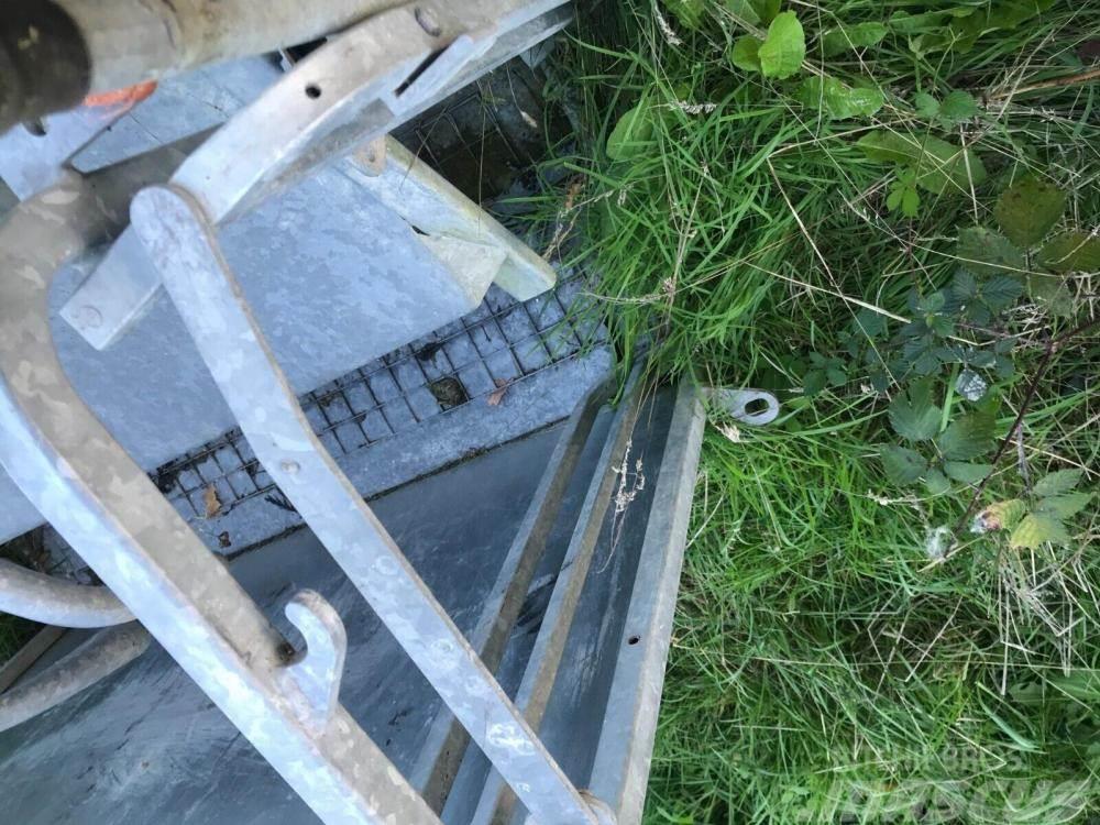  sheep turn over crate lightly used Overige veehouderijmachines