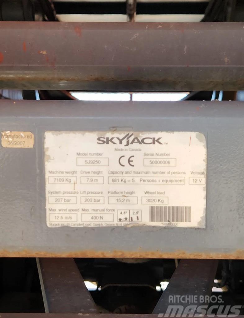 SkyJack SJ 9250 RT Schaarhoogwerkers