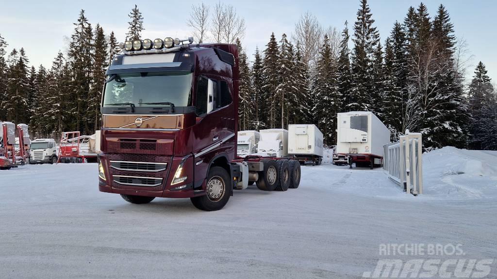 Volvo FH750 8x4-VTA Chassis met cabine