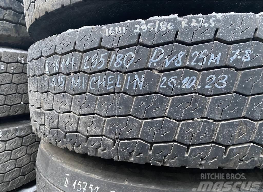 Michelin B12B Banden, wielen en velgen