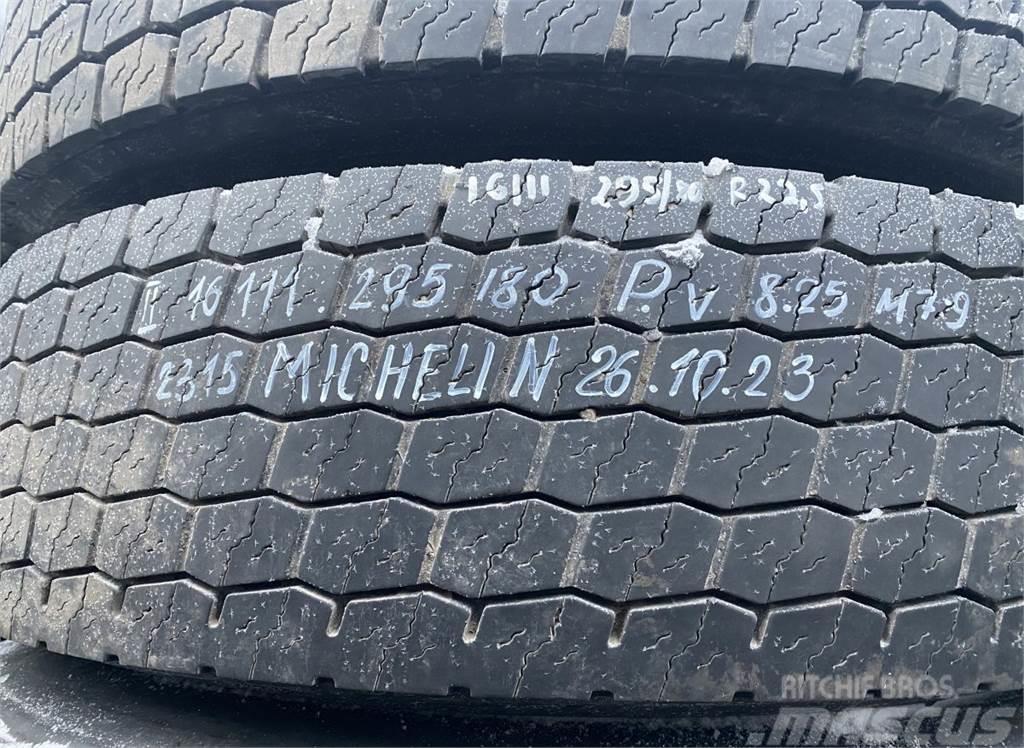 Michelin B12B Banden, wielen en velgen