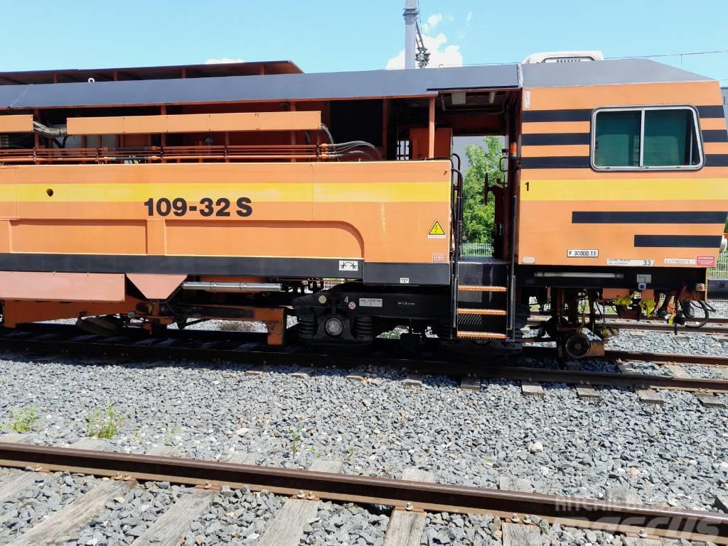  Plasser and Theurer 109-32S Tamper Rail- en spoorwegonderhoud