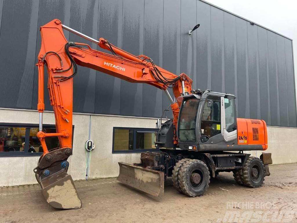 Hitachi ZX 190 W-3  --  outriggers and blade Wielgraafmachines