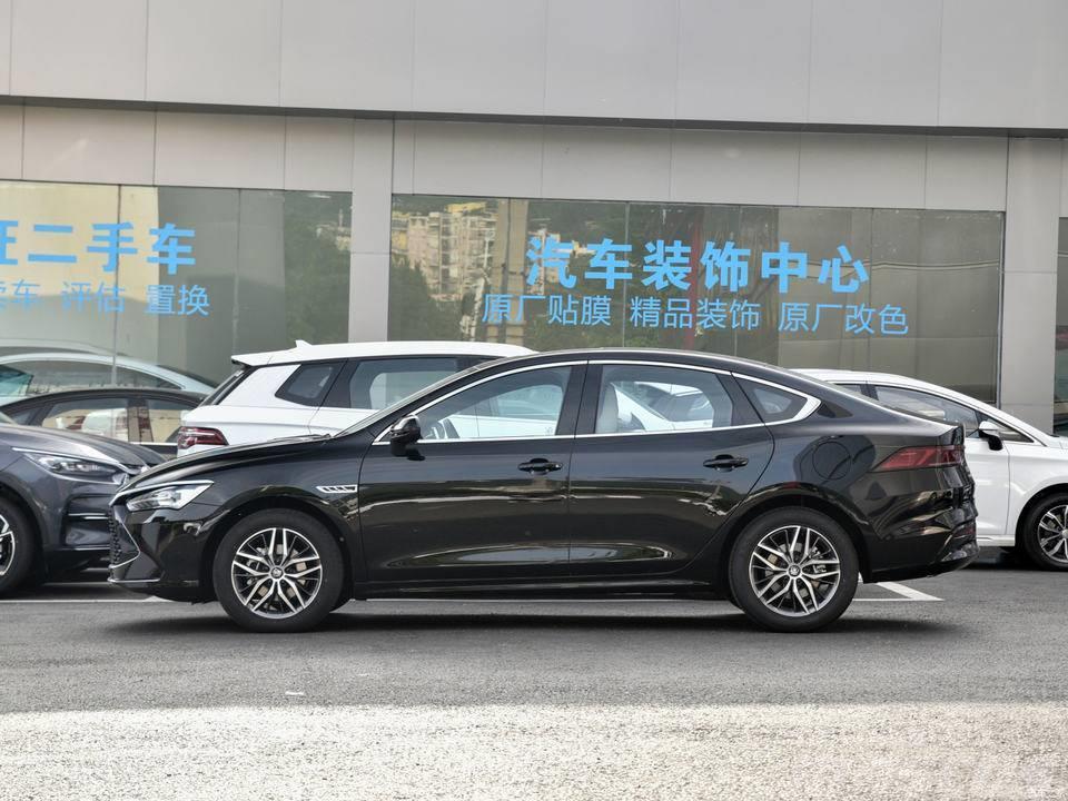 BYD  mid-size SUV Auto's