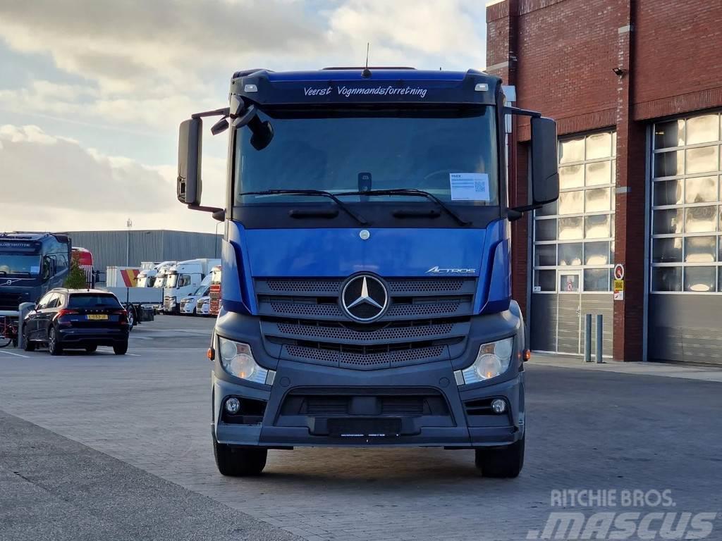 Mercedes-Benz Actros 2548 6x2 - Livestock 1 deck - Truck + Trail Dieren transport trucks