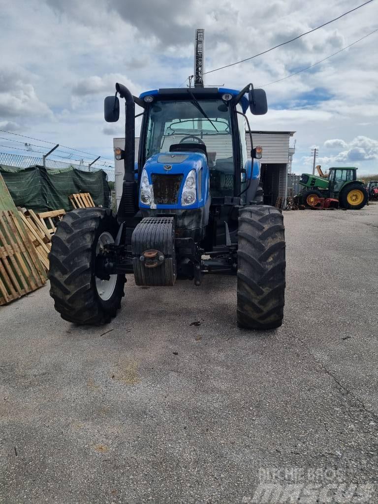 New Holland T6 155 Tractoren