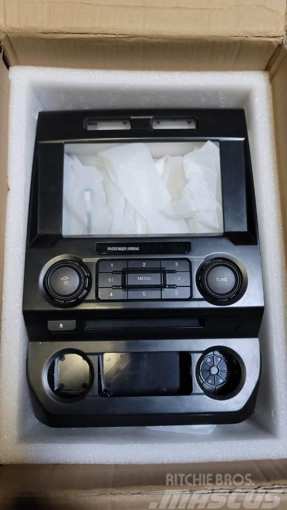 Ford F-150 Radio and LCD Screen Remmen