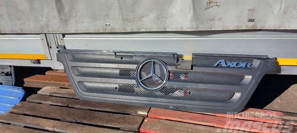 Mercedes-Benz Axor 1824 9448800085 GRILL Cabine en interieur