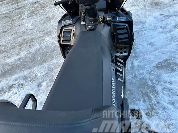 Yamaha Viking 5 Sneeuwscooters