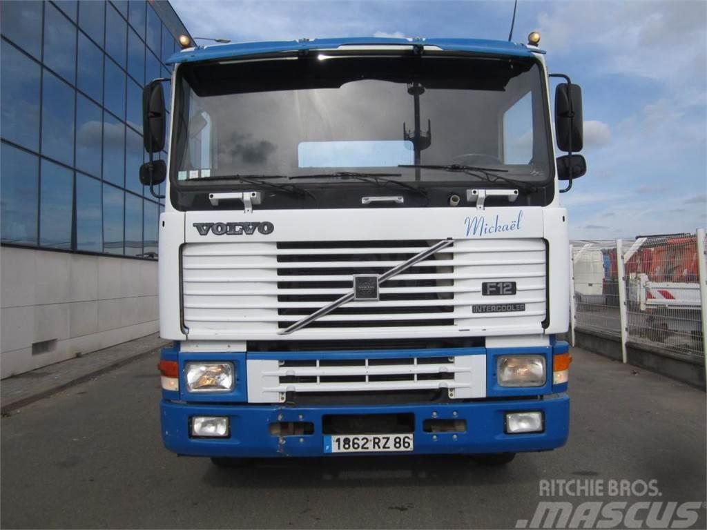 Volvo F12 440 Chassis met cabine