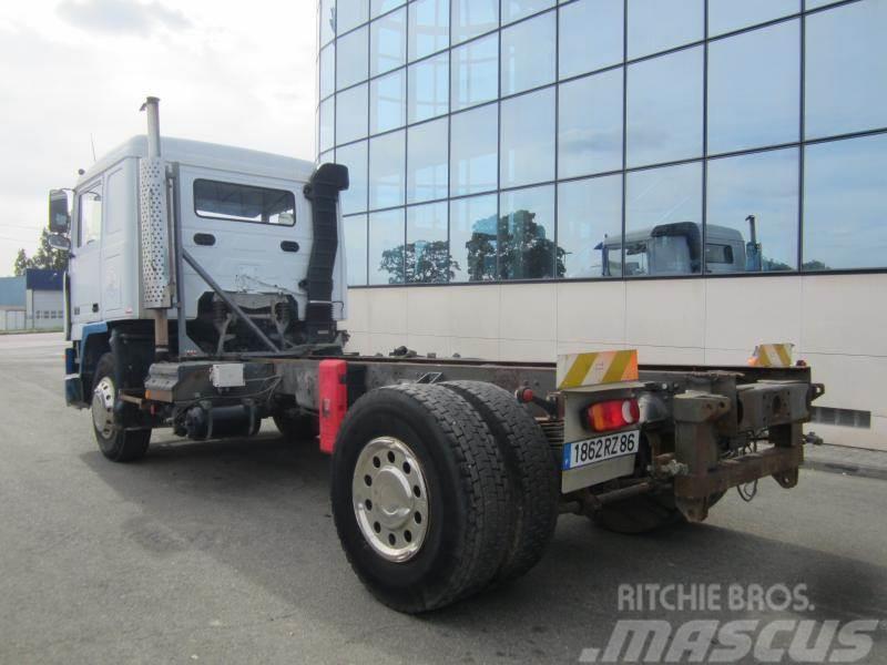 Volvo F12 440 Chassis met cabine