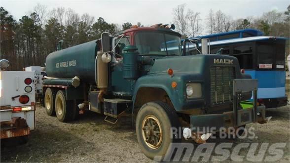 Mack RD685S Water tankwagens