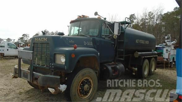 Mack RD685S Water tankwagens