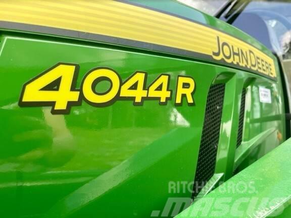 John Deere 4044R Tractoren