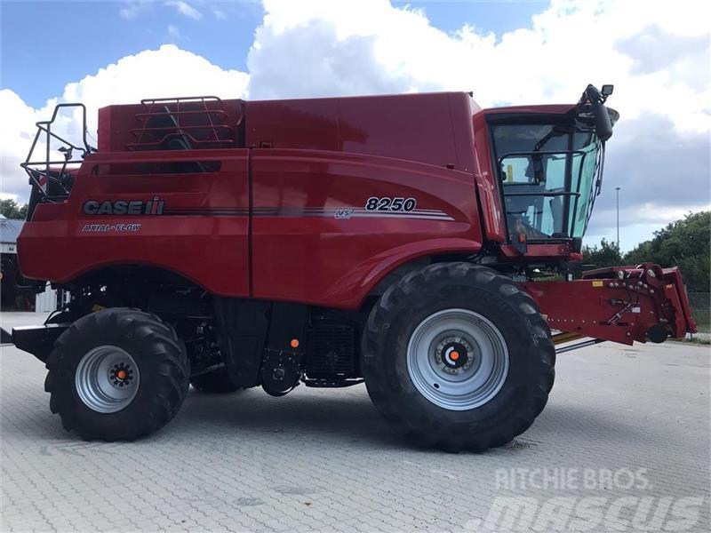 Case IH AXIAL-FLOW 8250 4WD Maaidorsmachines