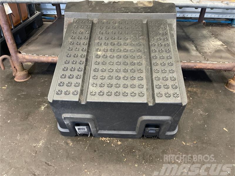 Scania  BATTERY COVER 2428035 Chassis en ophanging