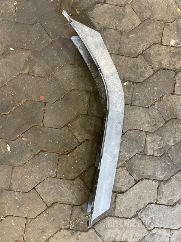 Scania SCANIA MUDGUARD SEAL, LEFT 1517649 Chassis en ophanging