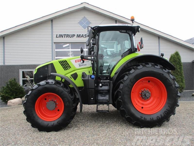 CLAAS AXION 870 CMATIC  med frontlift og front PTO, GPS  Tractoren