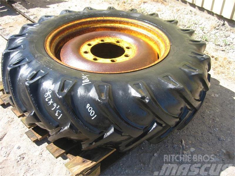 Bridgestone 13.6x28 dæk på 8 huls fælg Banden, wielen en velgen