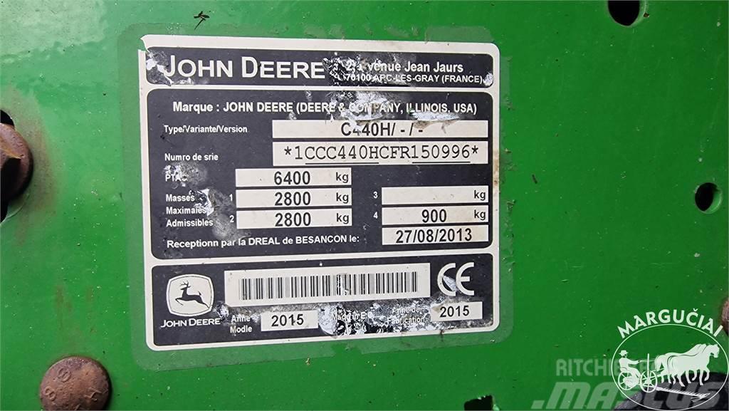 John Deere C 440 R Ronde-balenpersen