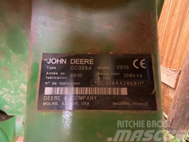 John Deere 328A Maaikneuzers