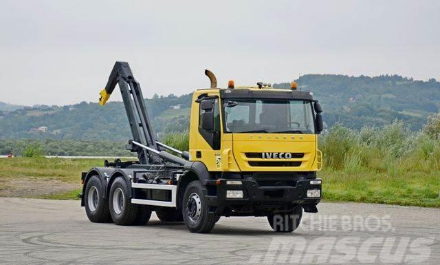 Iveco TRAKKER 410 * ABROLLKIPPER * 6x4 * TOPZUSTAND Vrachtwagen met containersysteem
