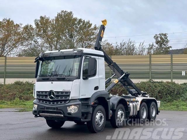 Mercedes-Benz 3546 8x4 Hyva Euro6e Vrachtwagen met containersysteem