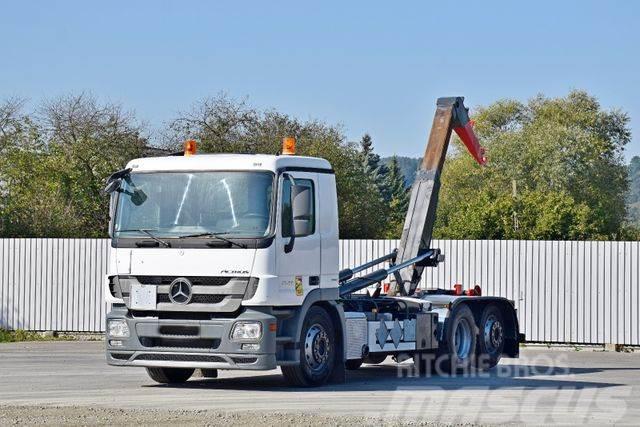 Mercedes-Benz ACTROS 2544 Abrollkipper * Top Zustand! Vrachtwagen met containersysteem