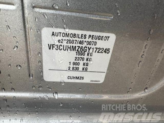 Peugeot 2008 1.2 Benzin vin 245 Bestelwagens met open laadbak
