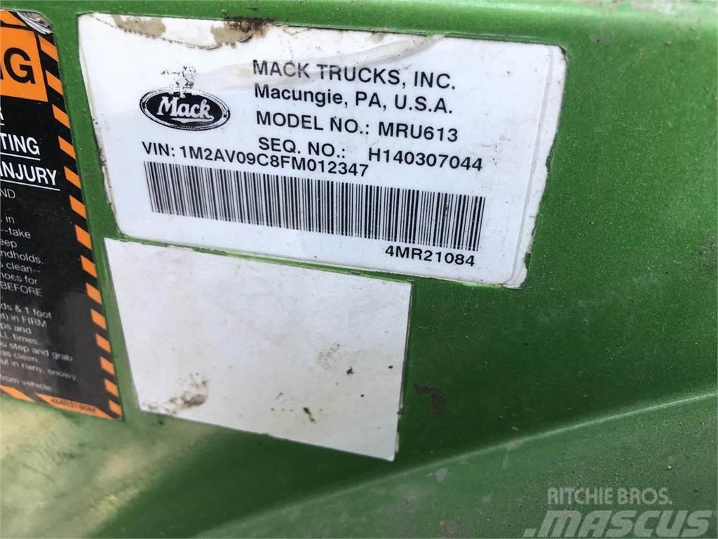 Mack MRU613 Betonmixers en pompen