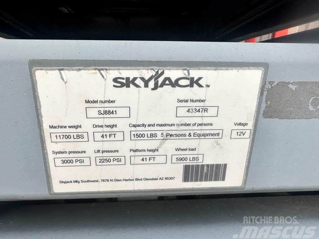 SkyJack SJ 8841 Personenliften en invalideliften