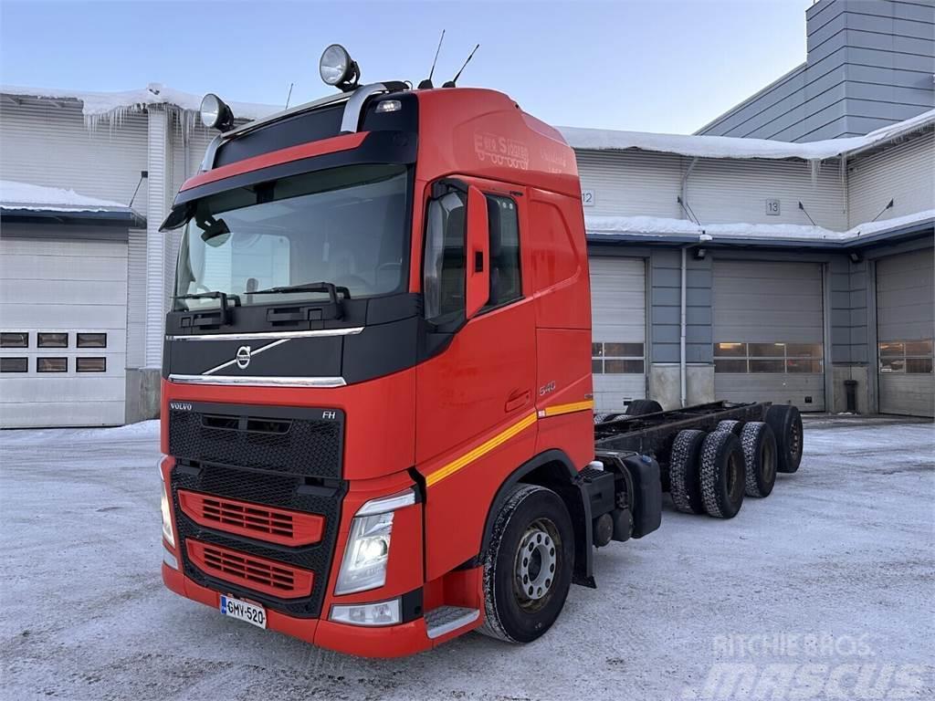 Volvo FH540 8x4 Chassis met cabine
