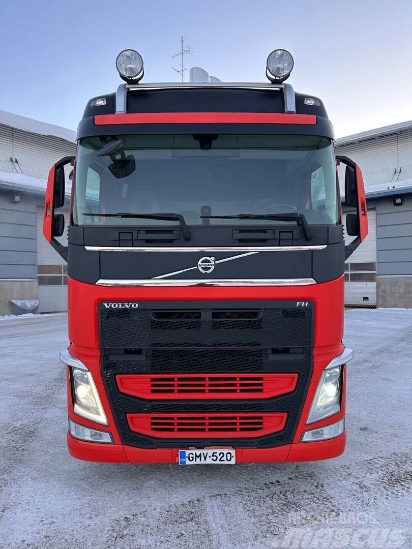 Volvo FH540 8x4 Chassis met cabine