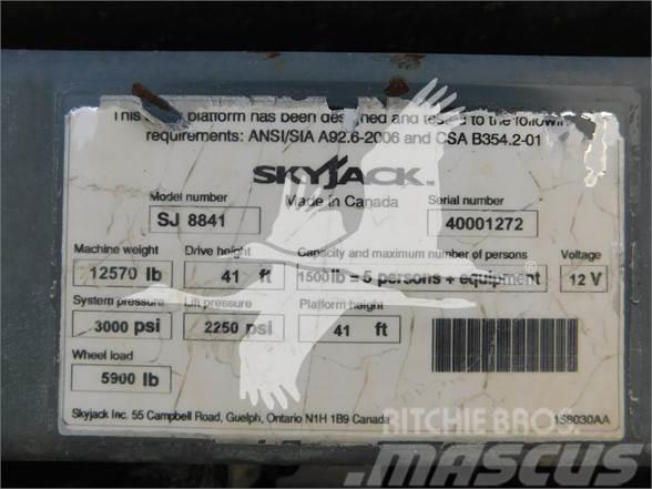 SkyJack SJ8841RT Schaarhoogwerkers