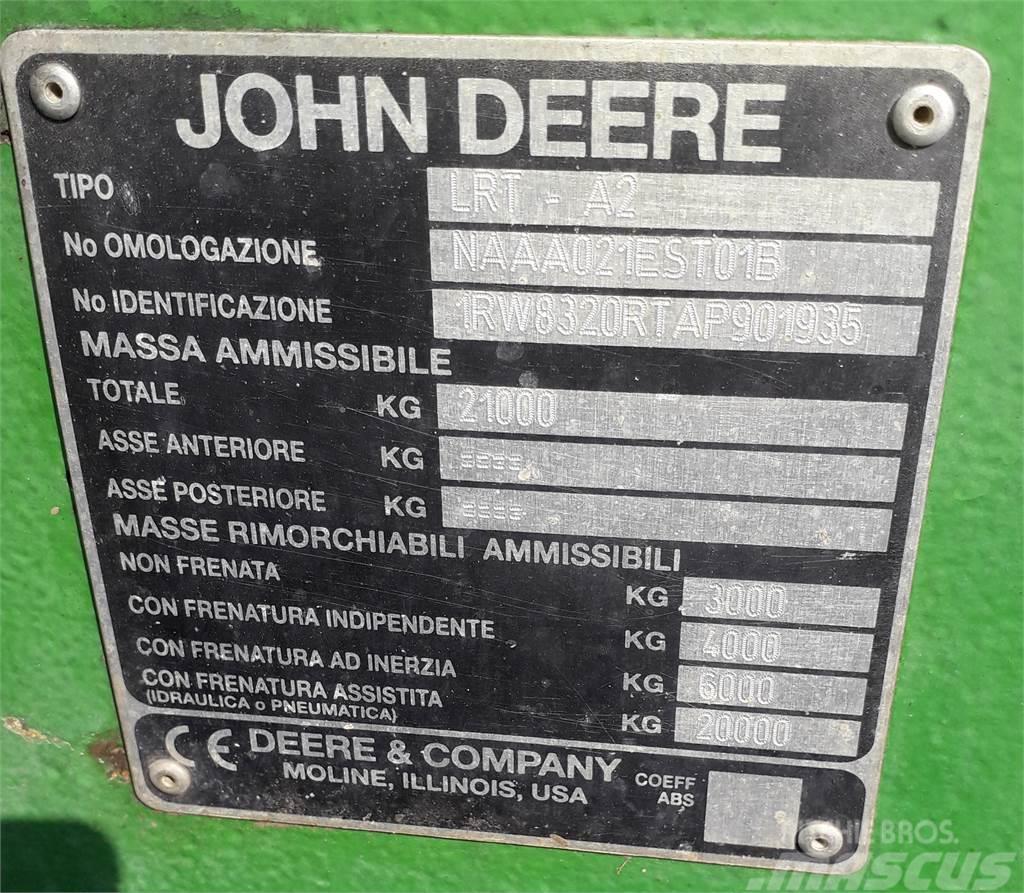 John Deere 8320 RT Tractoren