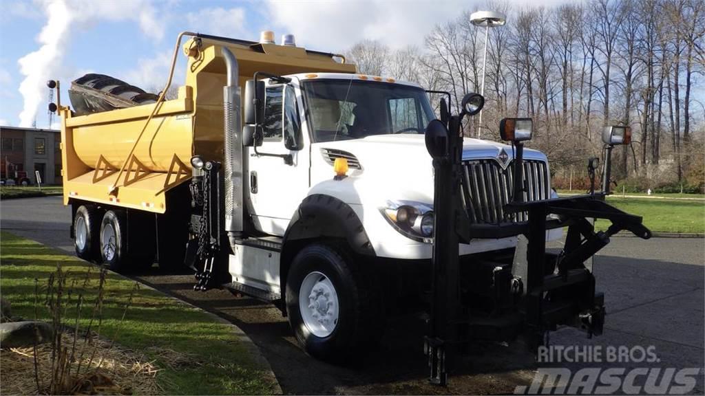 International WorkStar 7600 Dump Truck Sneeuwschuivers en -ploegen