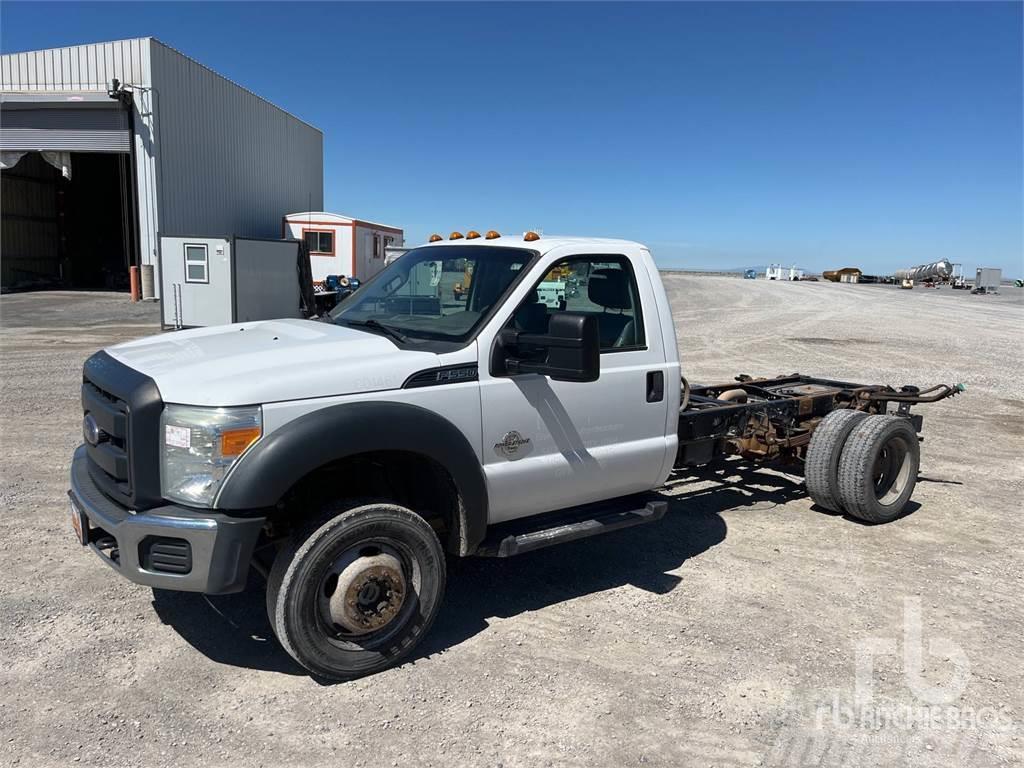 Ford F-550 Chassis met cabine